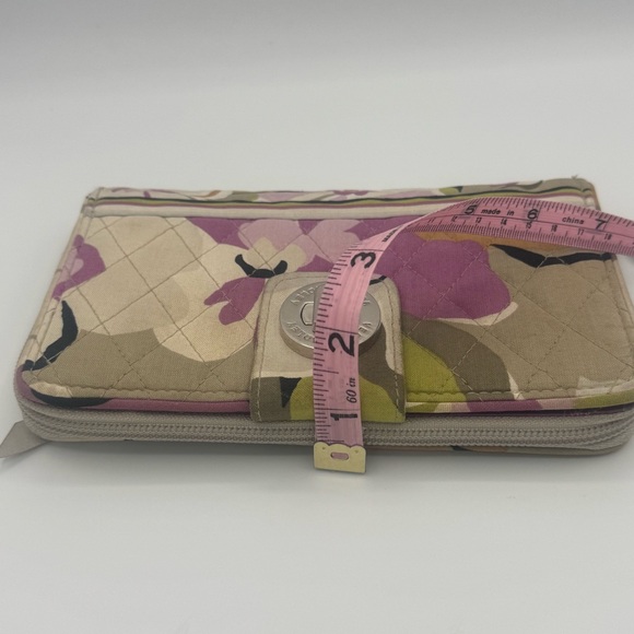 Vera Bradley Vintage Portabello Road Multicolor Floral Quilted Wallet - Picture 7 of 7